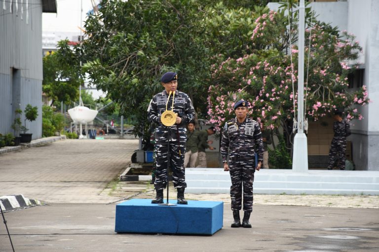 Pangkoarmada I Pimpin Apel di Dermaga Pondok Dayung