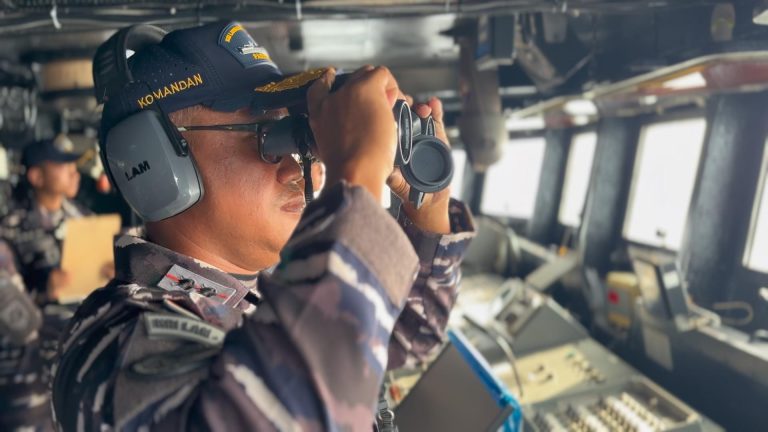 Kri Lambung Mangkurat-374 Laksanakan 20 MM Gun Live Firing Exercise Di Perairan Laut Natuna