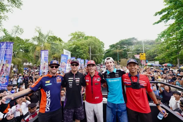 Ribuan Warga Mataram Sambut Meriah Parade Bintang MotoGP